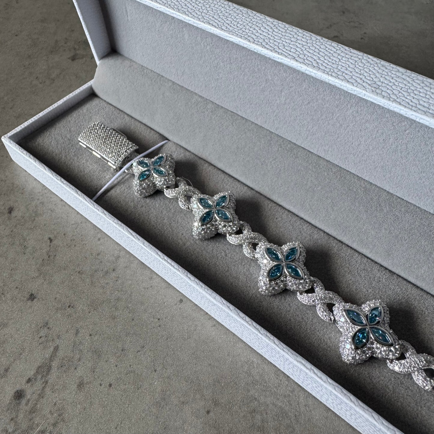 VVS Silver & Blue Diamond Clover Bracelet