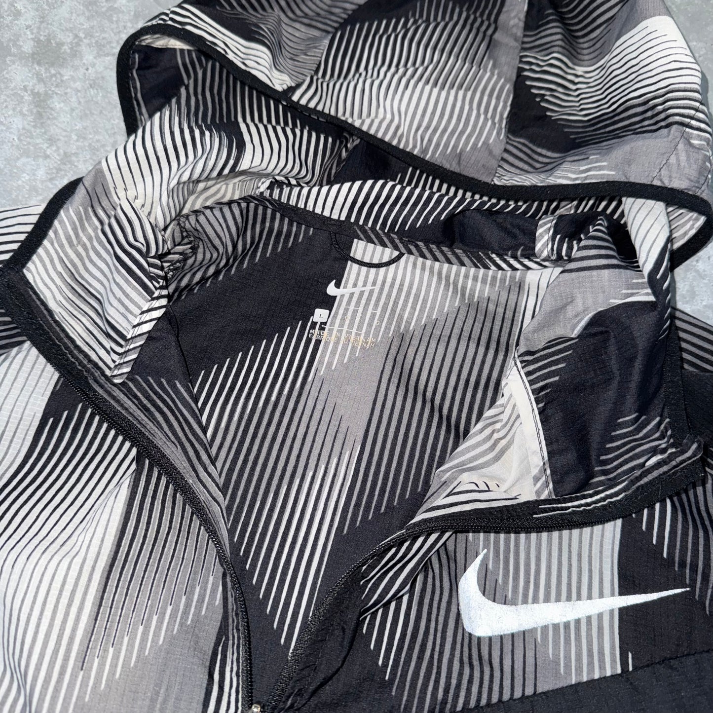 Nike Impossibly Light Pattern Windbreaker