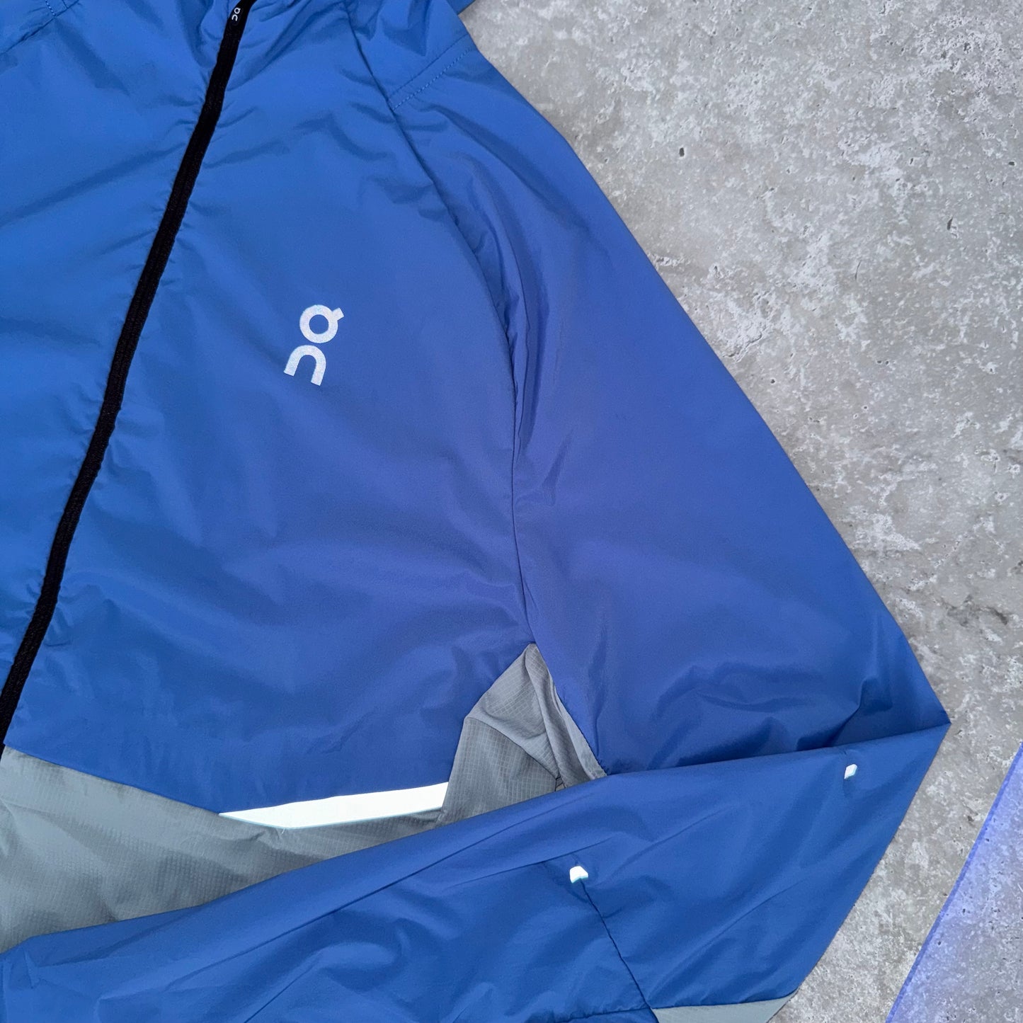 ON Running Blue Core Windbreaker