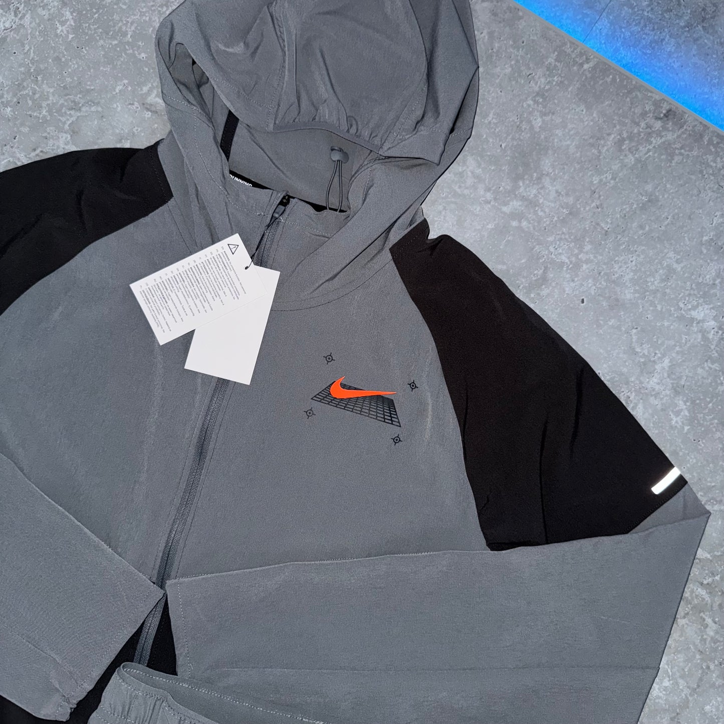 Nike Grey Graphic Performance Set