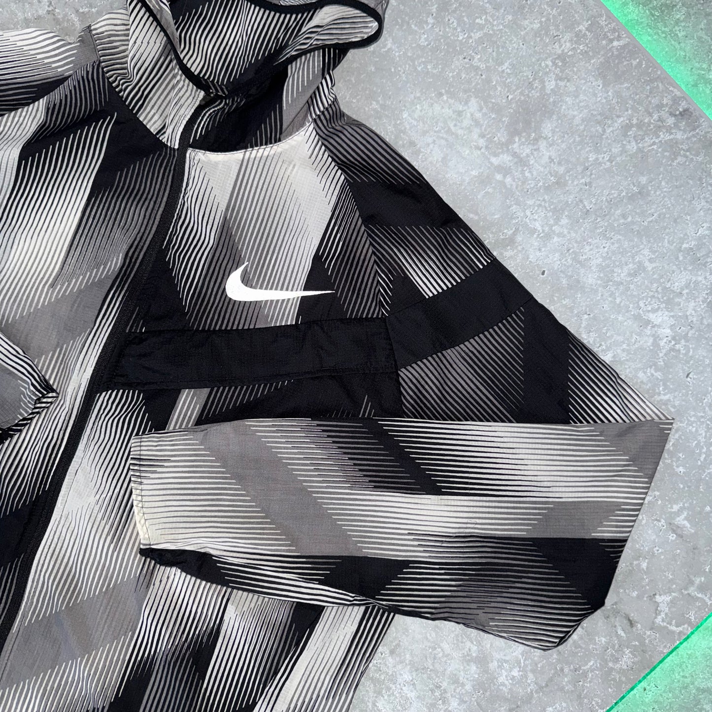 Nike Impossibly Light Pattern Windbreaker