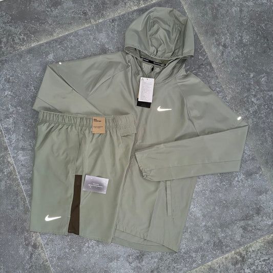 Nike Olive Aura Repel Set