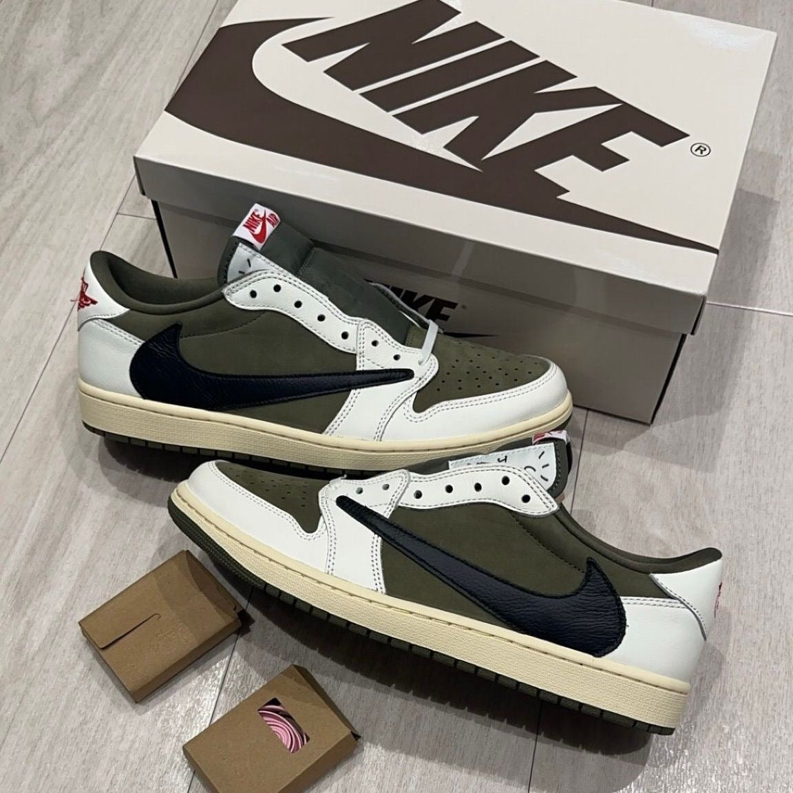 Nike AJ1 Travis Scott Medium Olive Trainers